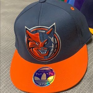 Charlotte Bobcats Adidas Flexfit 7 1/4 - 7 5/8 hat